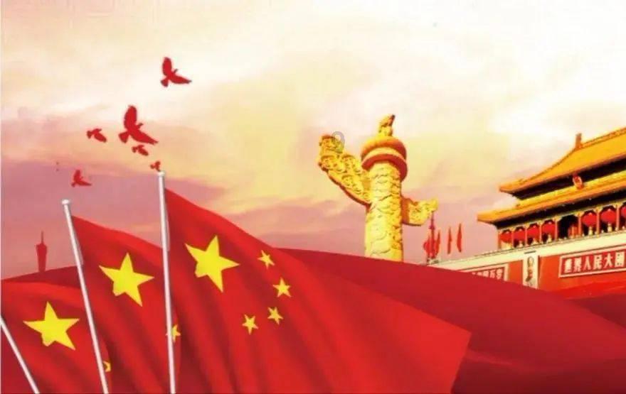 活力运动型穿搭 打造个性十足的休闲少女风