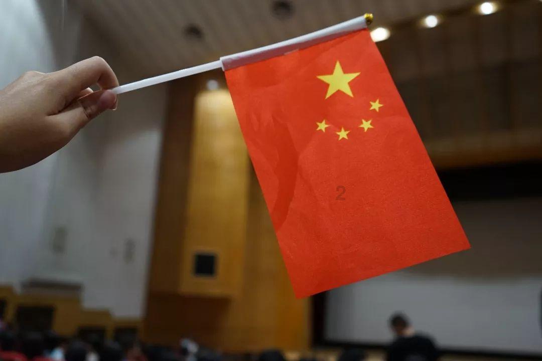 亚当玩高尔夫