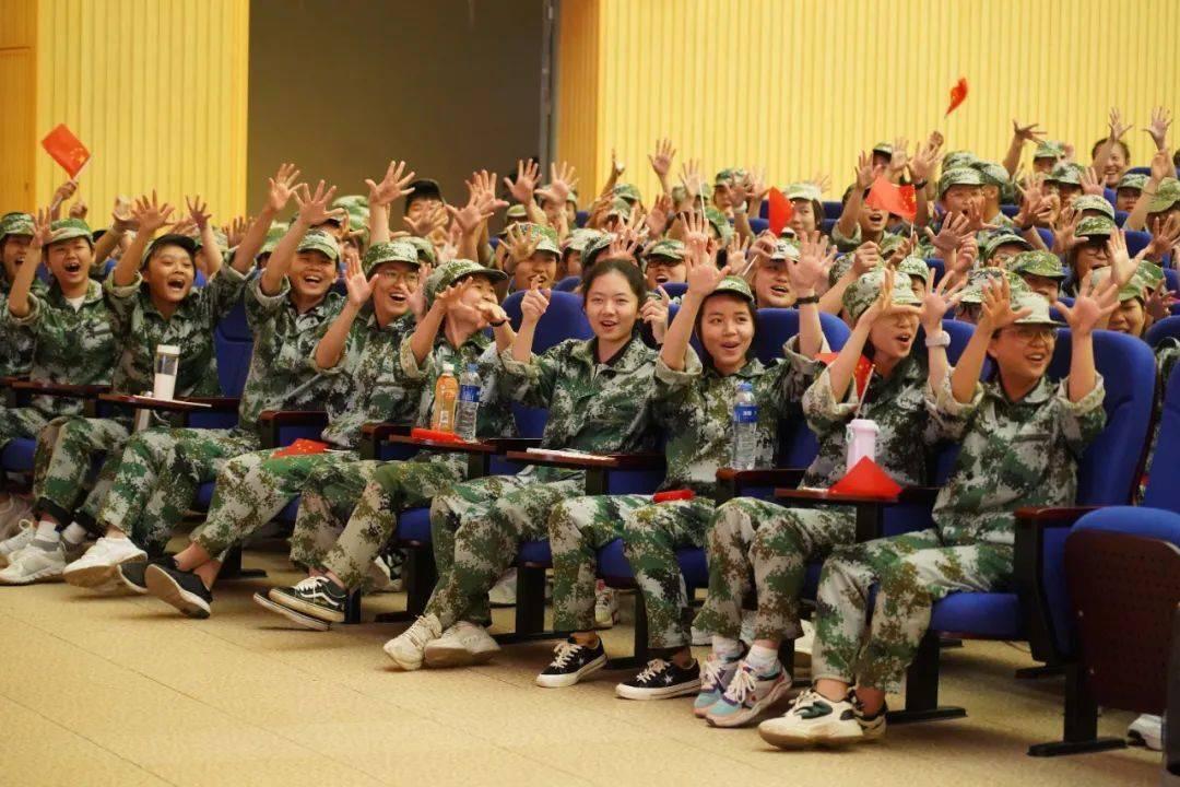 你觉得养娃要穷养还是富养？游戏画面