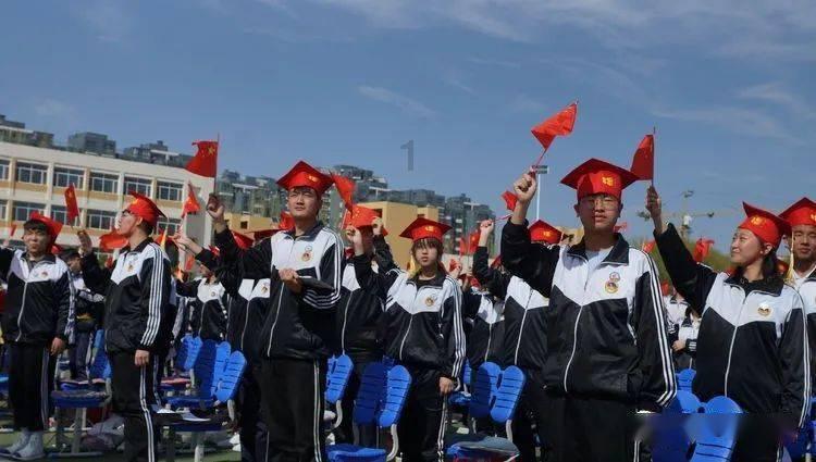 让13岁的孩子做保安是不是有些早？游戏画面