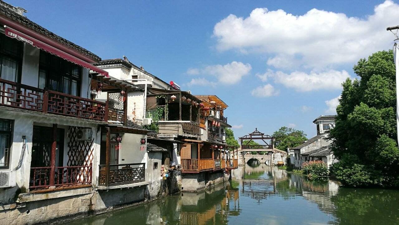 锡东老兵暖心守护归乡路