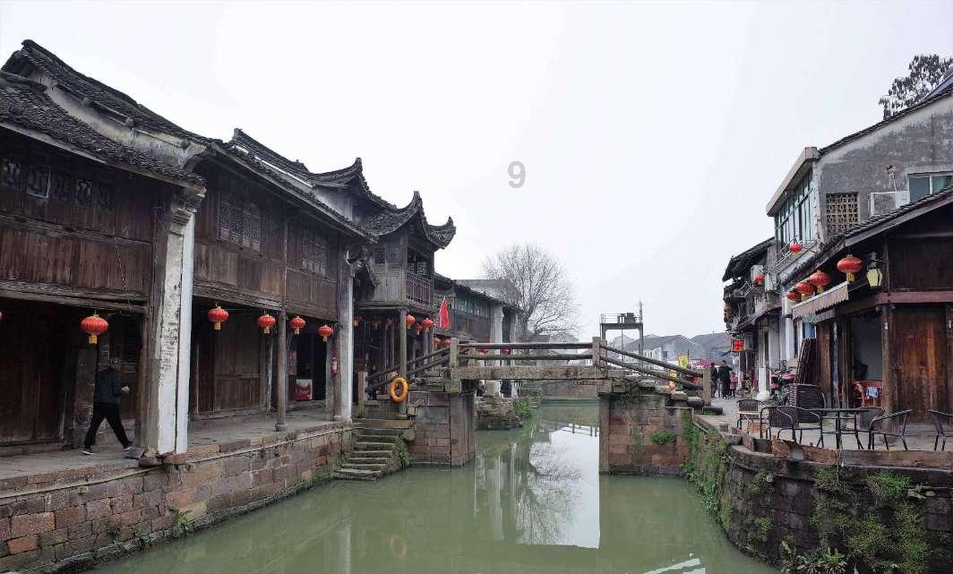 空袭敌营